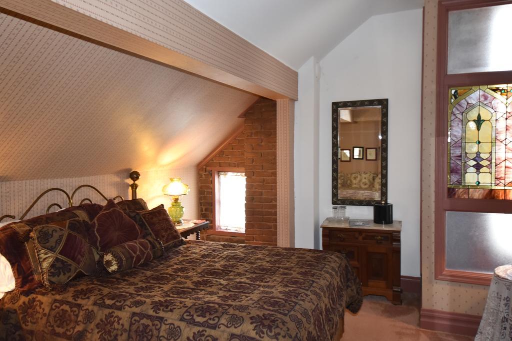 Corners Mansion Inn - A Bed And Breakfast Виксбърг Екстериор снимка