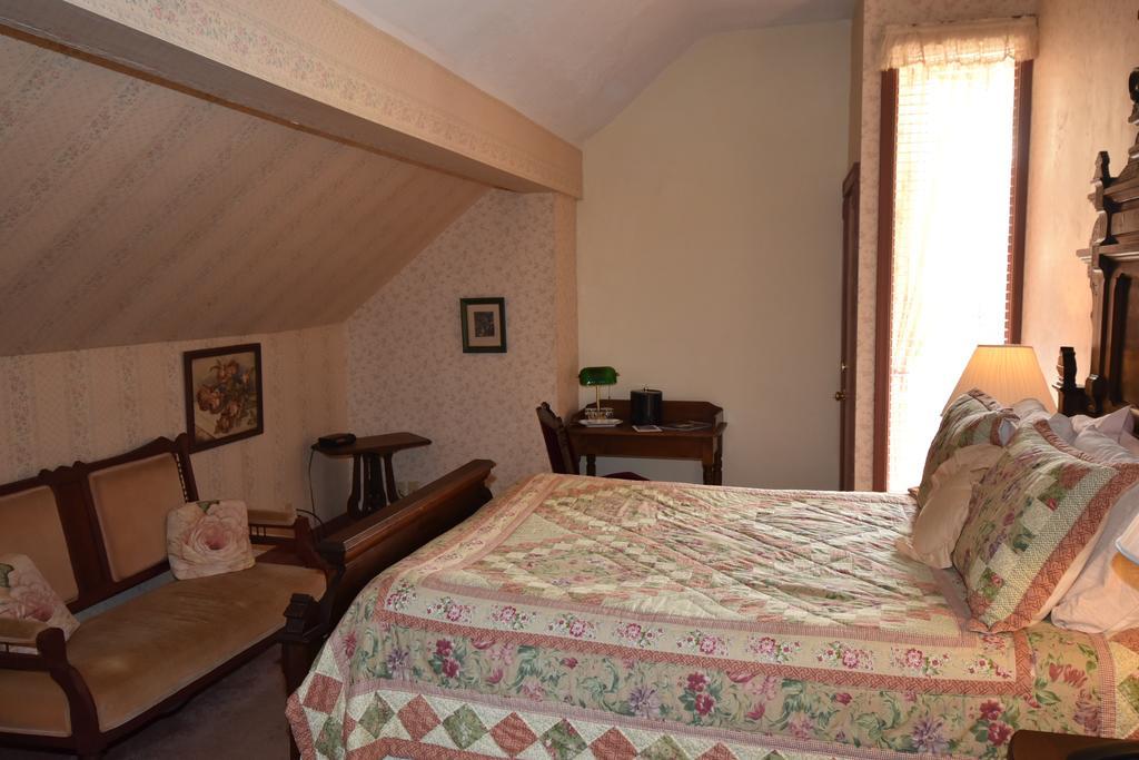 Corners Mansion Inn - A Bed And Breakfast Виксбърг Стая снимка