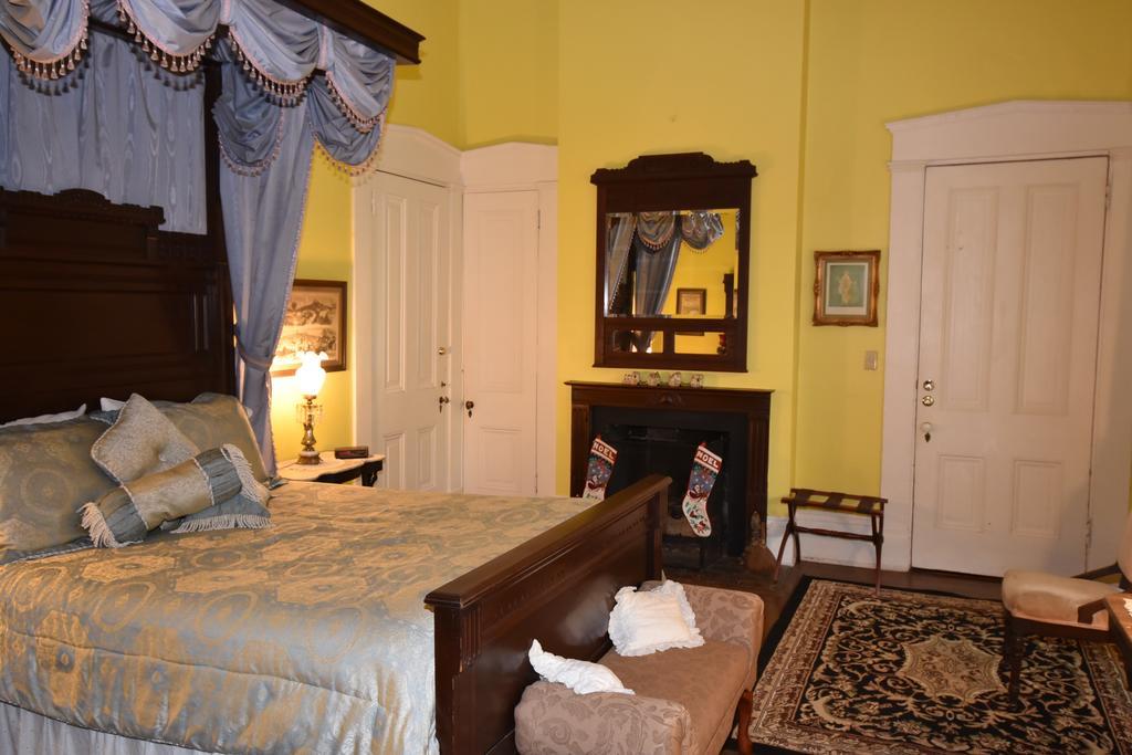 Corners Mansion Inn - A Bed And Breakfast Виксбърг Екстериор снимка