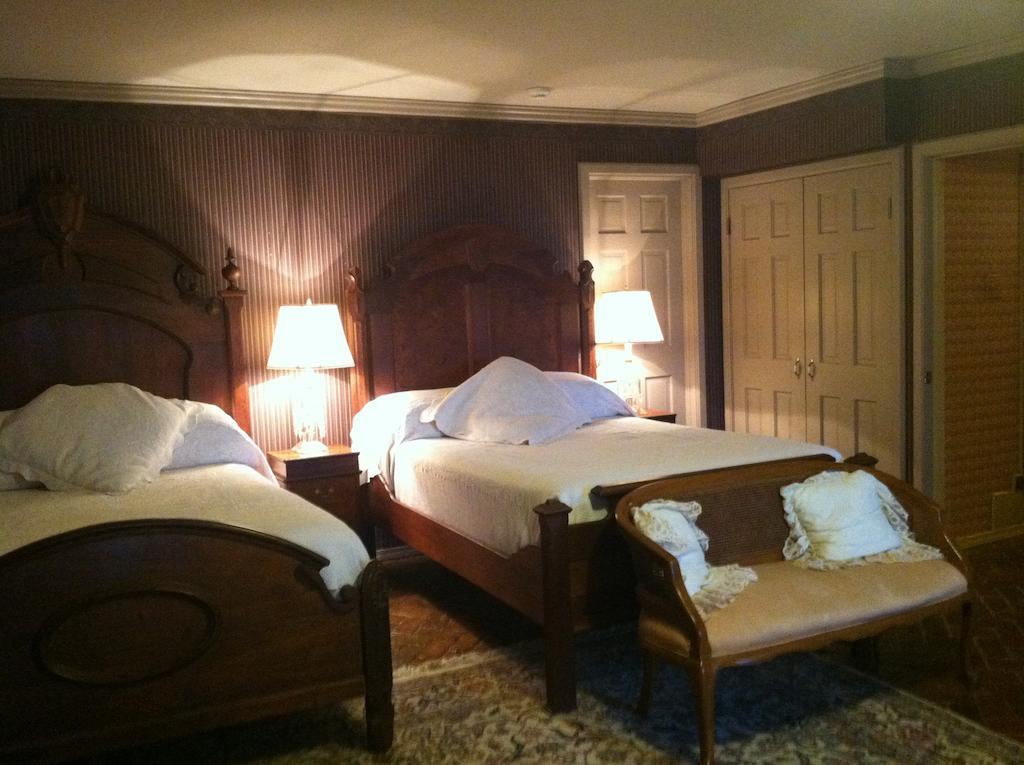 Corners Mansion Inn - A Bed And Breakfast Виксбърг Стая снимка
