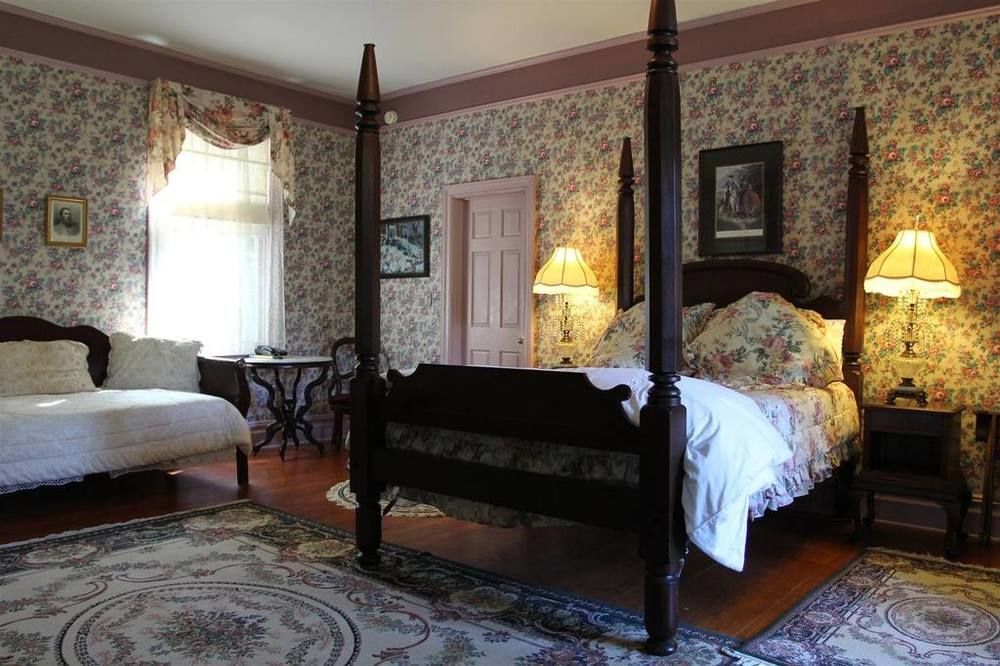 Corners Mansion Inn - A Bed And Breakfast Виксбърг Екстериор снимка