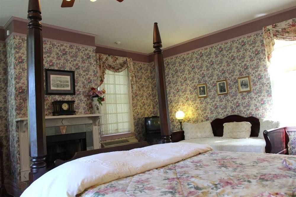 Corners Mansion Inn - A Bed And Breakfast Виксбърг Екстериор снимка
