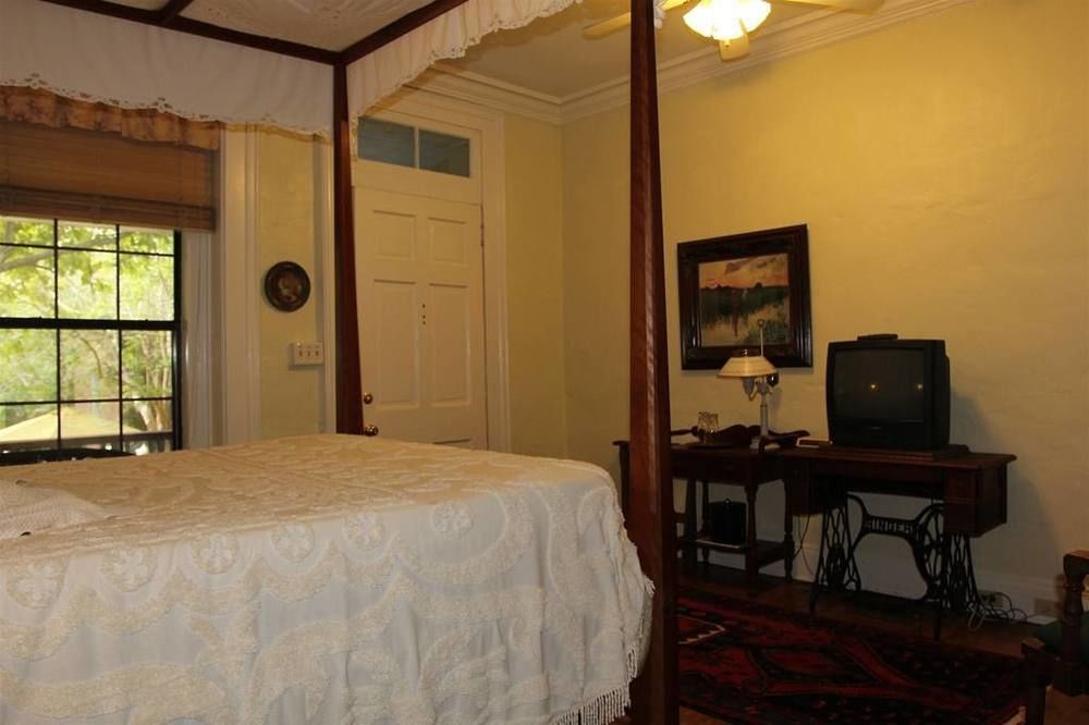 Corners Mansion Inn - A Bed And Breakfast Виксбърг Екстериор снимка