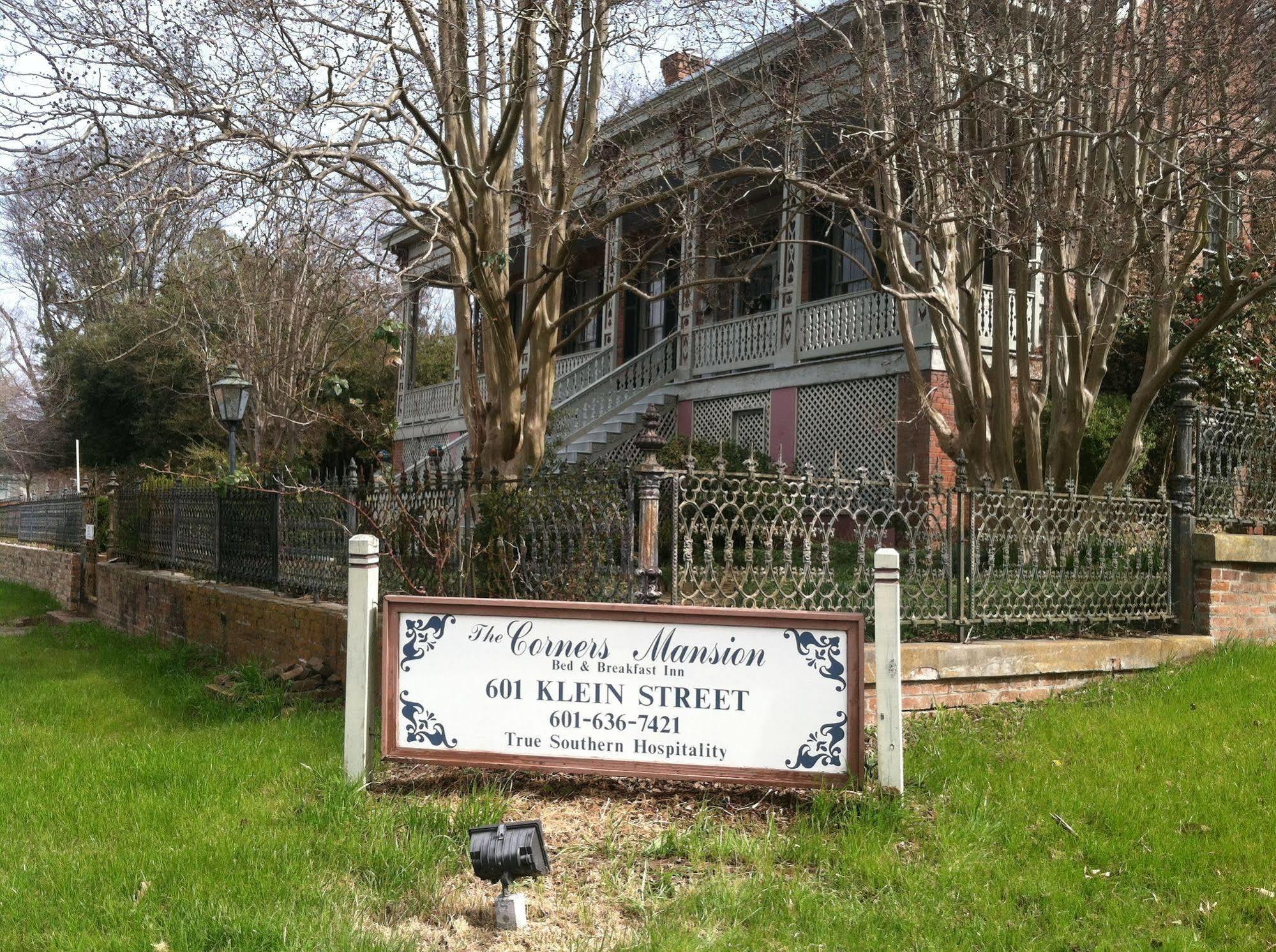 Corners Mansion Inn - A Bed And Breakfast Виксбърг Екстериор снимка